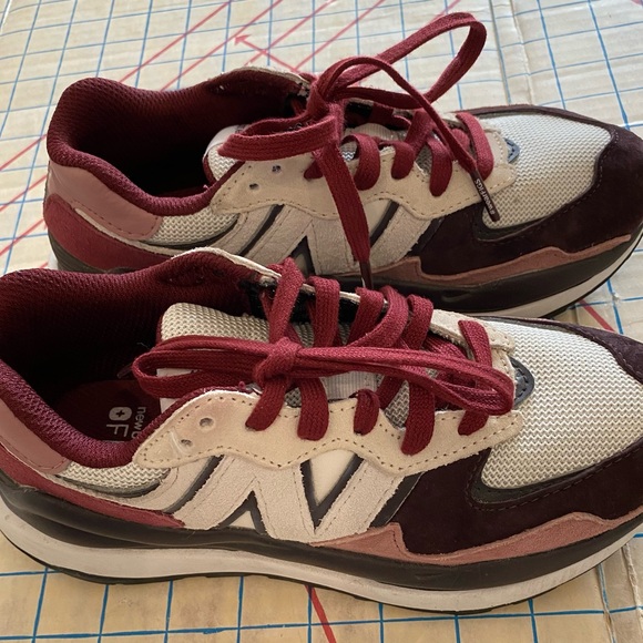 FIGS New Balance Women’s Shoes - Burgundy and White - Picture 3 of 8